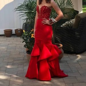 Sherri hill red strapless prom dress